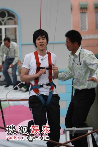 [PIX] 080507 SJ-M FILMING A GAME SHOW Img256728465