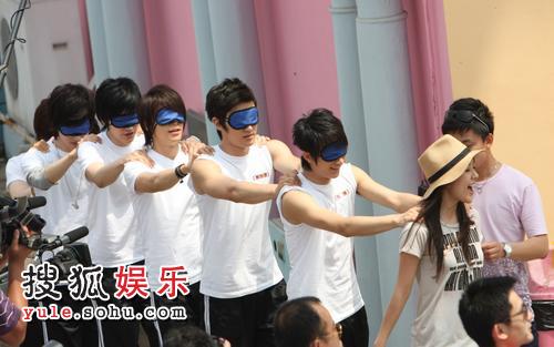 [PIX] 080507 SJ-M FILMING A GAME SHOW Img256728488