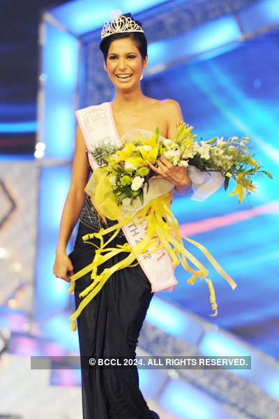 ★ MISS MANIA 2012 - Osmariel Villalobos of Venezuela !!! ★ Prachi-Mishra-Miss-India-Earth-2012-pose-for-lenses-during-Pantaloons-Femina-Miss-India-2012