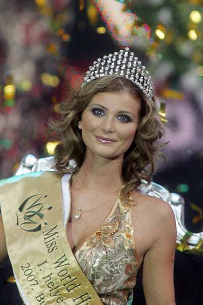 Những chiếc vương miện ấn tượng của các hoa hậu CHÂU ÂU... Miss-Hungary-07