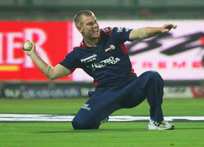 Legends Tour || 1st T20 || Roaring Warriors vs Cosmos || 15-May-2013 - Page 12 David-Warner-of-DD-celebrates-catching-Robin-Uthappa-of-RCB