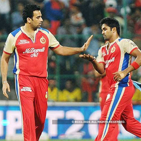 T20 Boom Eliminator : Hawks vs Hurricanes | 19th Feb 2014 - Page 3 Royal-Challengers-Bangalores-Zaheer-Khan-celebrates-after-taking-wicket-of-a-Chennai-Super-Kings-batsman-during-their-IPL-match-at-M-Chinnaswamy-stadium-in-Bangalore-