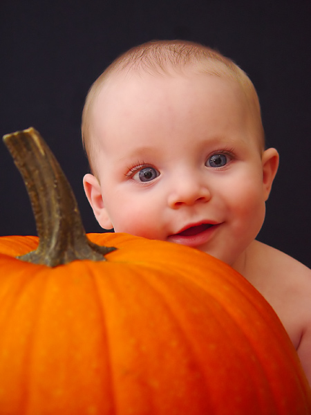 صور اطفال روعه Baby-and-pumpkin-3a