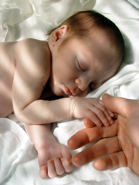 صور طفوله بريئه Sleeping-baby-in-sun-2a