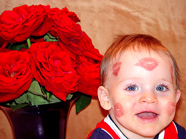 صور اطفال روعه Valentine-baby-kisses-1a