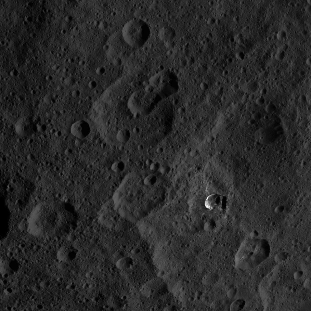 Mission Dawn/Ceres - Page 3 PIA19979_modest