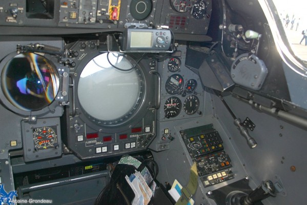    [A&A ]   Mirage IV - Fini - Page 2 Moyen_mivp_cockpit_nav_02