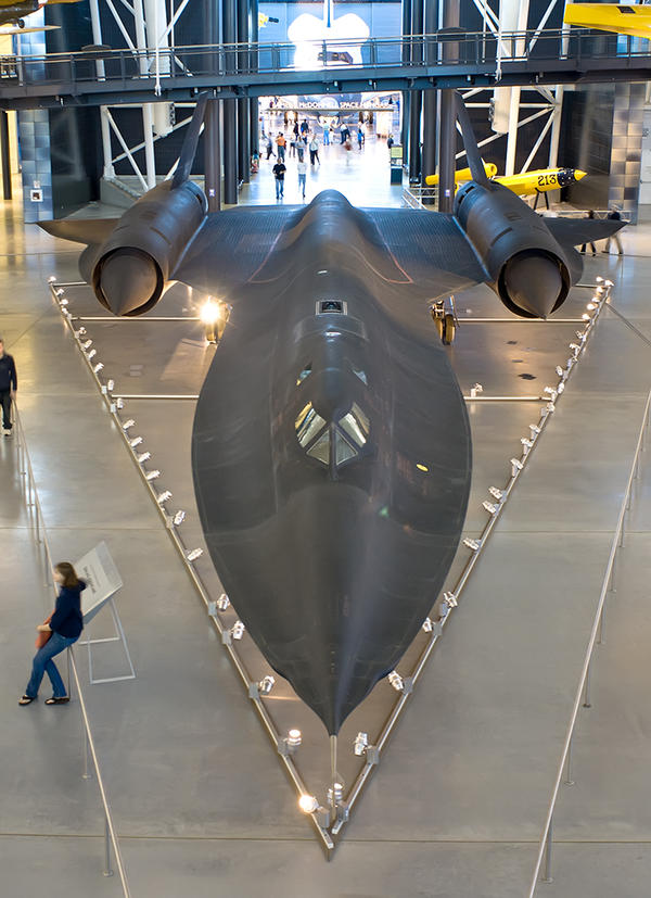 SR-71 Blackbird  (avión de reconocimiento estratégico de largo alcance USA ) - Página 2 Lockheed-sr-71-blackbird-partial-top-view-1_l