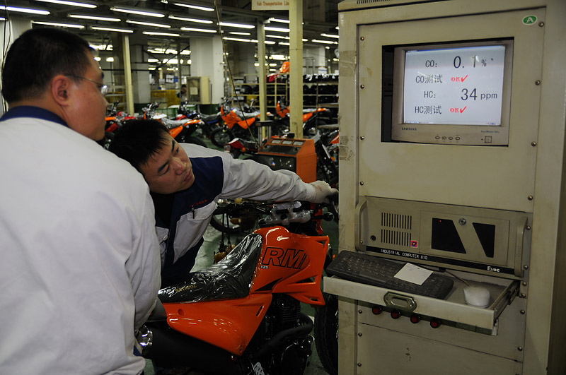 Qingqi motos Visita a la fábrica CBP_JN_Assembly-10