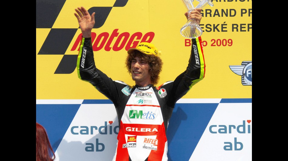 SIMONCELLI EST DECEDE CE MATIN AU GP DE MALAISIE Simoncelli.podium_slideshow_169