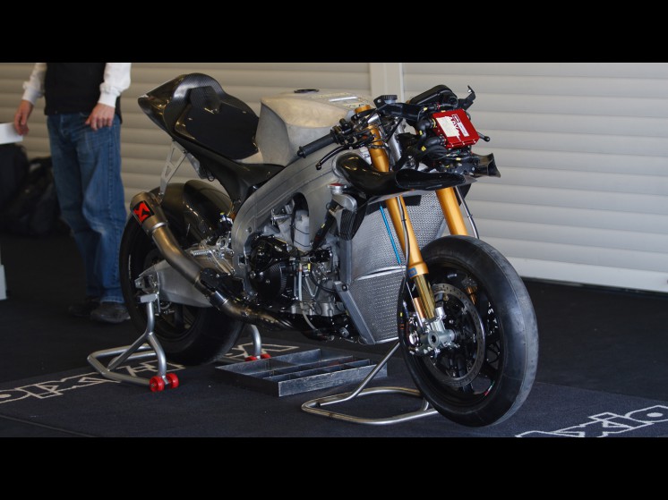 [ Moto GP ] 2012 BlaBla  - Page 3 Speedmaster_02_slideshow