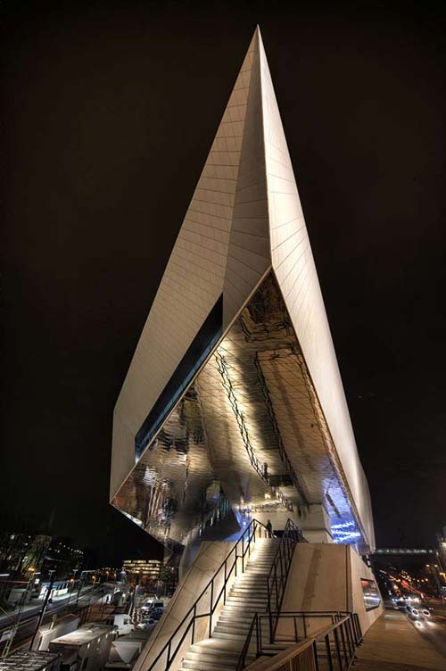 صور لاشياء غريبة ***سبحان الله Porsche-museum-Stuttgart-Germany