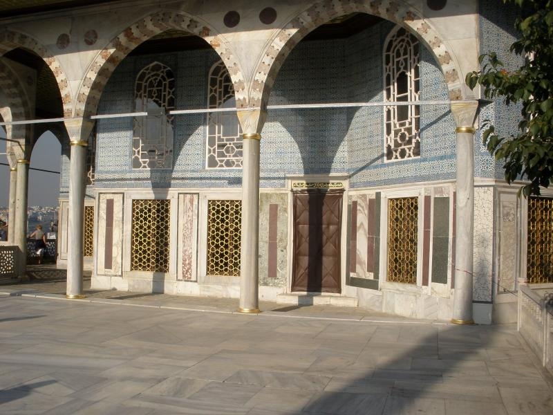 Palatul Topkapî o pagina a istoriei musulmane - Pagina 2 Intrarea-muzeului-palatului-topkapi-obiective-turistice-istanbul_170