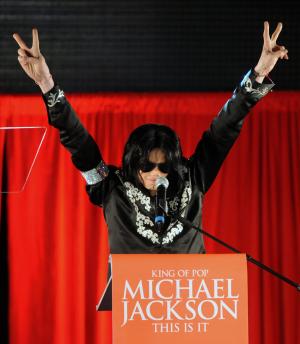 Da poza -Cere poza Michael-Jackson-sells-out-all-50-UK-gigs