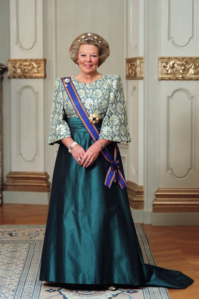 Royal Jewelry & Tiaras / Fabergé Eggs / The Royals - Pagina 7 Queen%20Beatrix