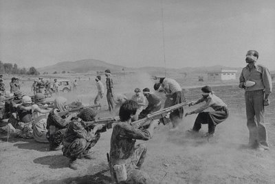 الحرب الايرانية - العراقية ( 1980-1988) بالصور  (حصري) 1980executingiraqipow