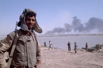الحرب الايرانية - العراقية ( 1980-1988) بالصور  (حصري) - صفحة 2 1981iraqisoldierkhorramshahrport3