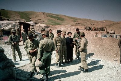 الحرب الايرانية - العراقية ( 1980-1988) بالصور  (حصري) - صفحة 2 1982ayatollahvisitfrontline