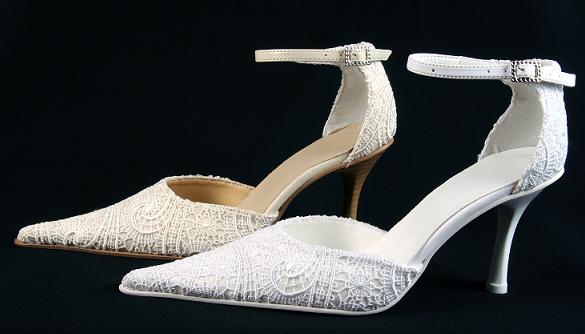 أحذية زفاف رووووووووووووووعة  Images-432acfb68643