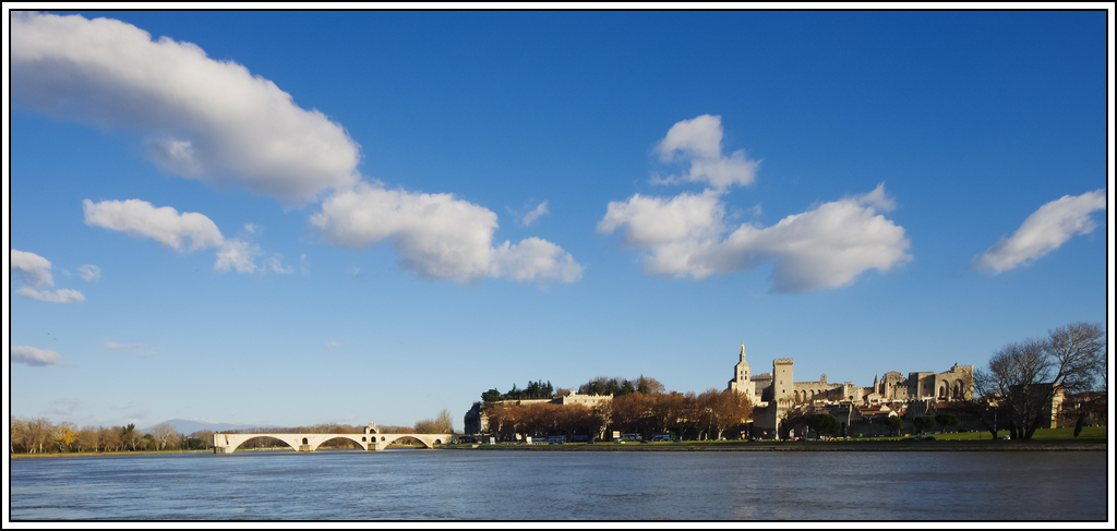 Sur le Pont d'Avignon, on y danse tous en rond K5A13418