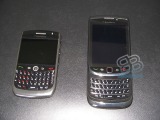 The mysterious BlackBerry Slider poses for close pictures Gsmarena_001