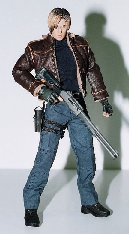 Photos of Hot Toys RE4 Jack Krauser and Leon Kennedy 1/6 figures..UPDATED 361221729