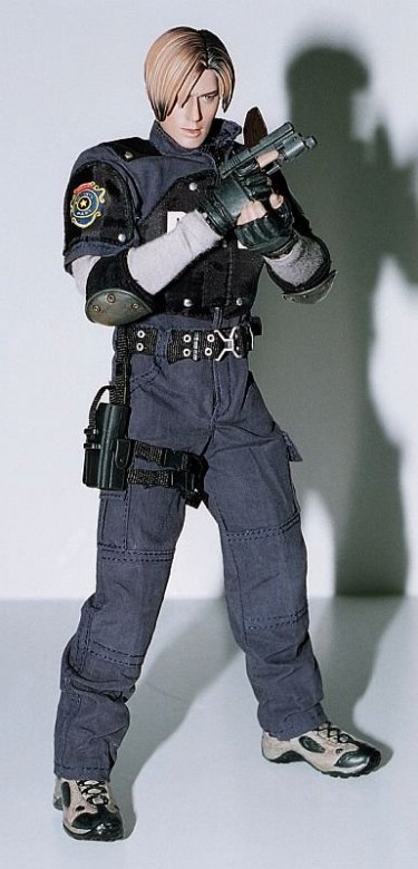 Photos of Hot Toys RE4 Jack Krauser and Leon Kennedy 1/6 figures..UPDATED 361221750