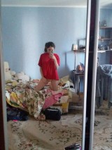 A young girl takes pictures of herself naked at home    Юная девочка фотографирует себя голой дома 1053513-thumb