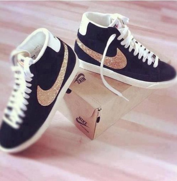 MY bloge - ASMAA Derbani - صفحة 5 8gphbf-l-610x610-shoes-sneakers-nike-black-pearls-glitters-studs-cute-beautiful-fashion-girl-girly-street-must-have-nike-blazers-clothes-gold-nike-sneakers-facebook-nike-shoes-high-top-sneaker-spar