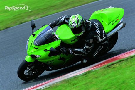 Randy kawasaki üstünde! 2006-kawasaki-ninja-zx-10_460x0w