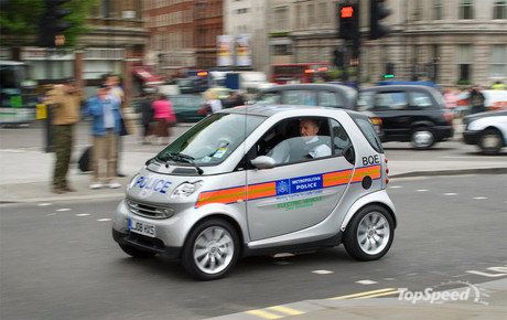 [URL et Photos] Force de secours et d'intervention (Police, Pompiers, HRT, FBI, ...) Smart-police-car_460x0w