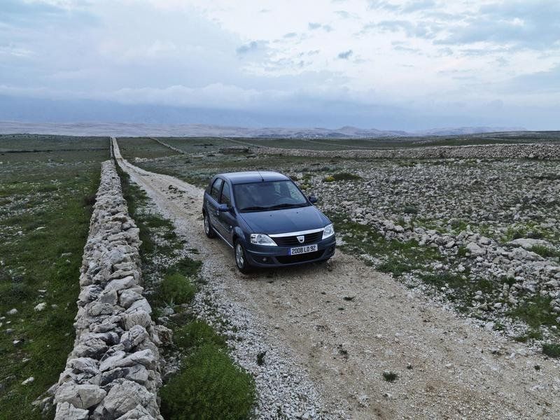 | 2009 Dacia Logan Facelift | 2009-dacia-logan-facelift-15_800x0w