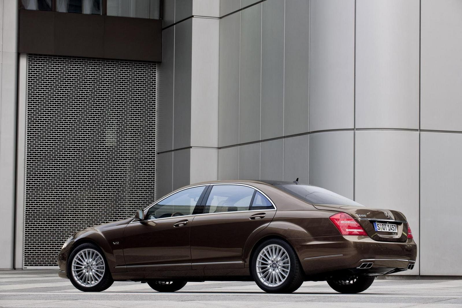 الــوحش الألمــــــــــــــــــــMercedes-Benz S600ــانـــــي 2010-mercedes-s-class-47_1600x0w