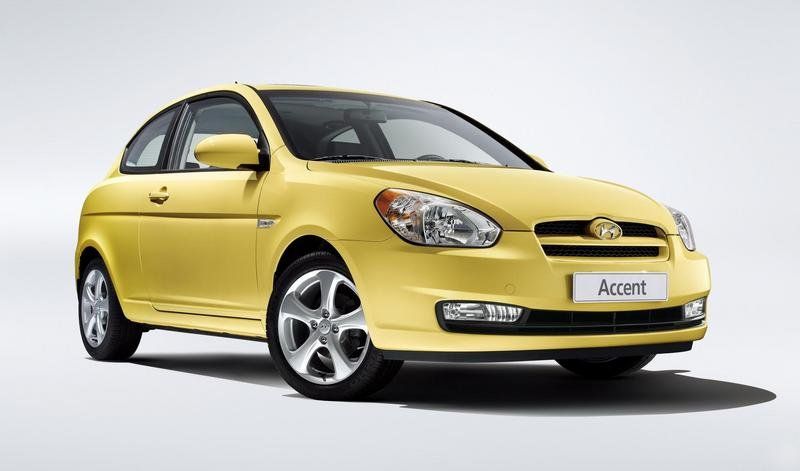 البساطة اليابانية 2010 Hyundai Accent 2010-hyundai-accent-11_800x0w