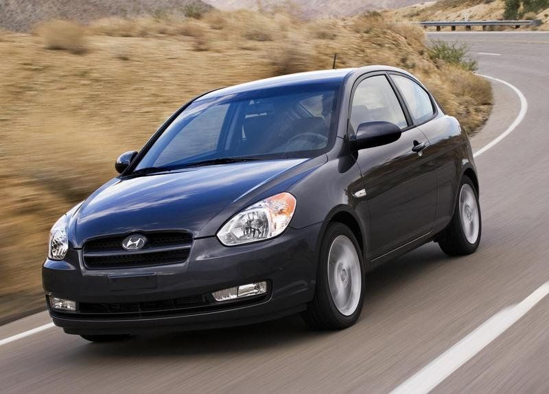 البساطة اليابانية 2010 Hyundai Accent 2010-hyundai-accent-13_800x0w