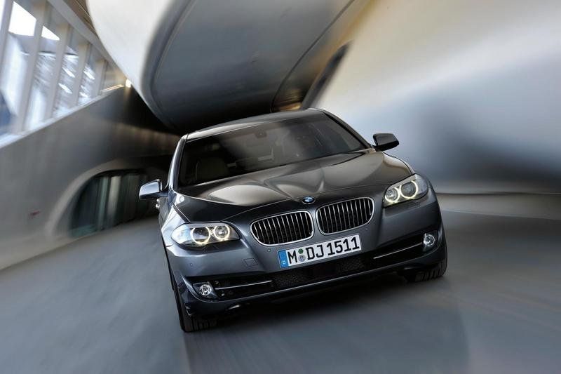  ×!! BMW 5-Series !!× 2011-bmw-5-series-sedan-11_800x0w