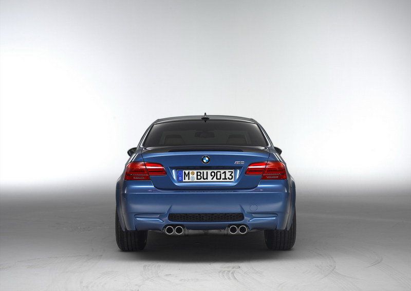 2011 BMW M3 Performance Package جمال مو  طبيعي 2011-bmw-m3-performance-p-7_800x0w