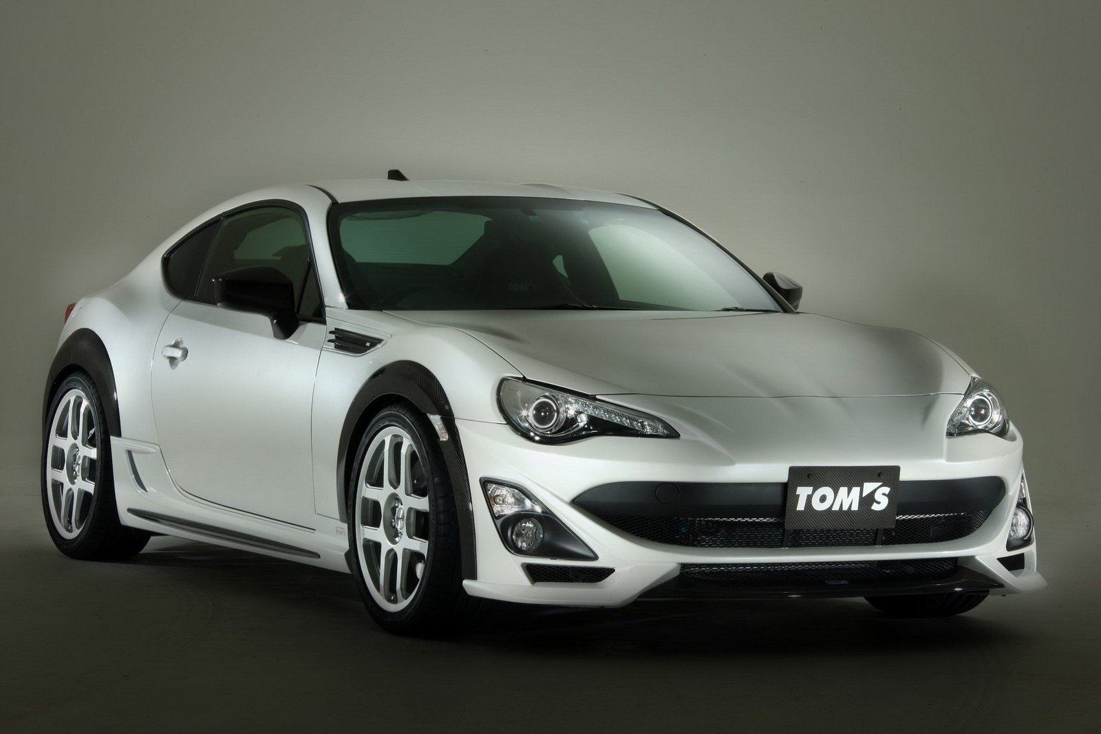 TOM'S 'N086V' GT86 Toms-gives-the-toyot_1600x0w