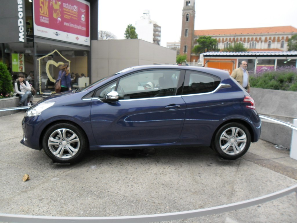 El Peugeot 208 se presenta en Uruguay el 16/10/2012 - Página 2 RQI1ikW