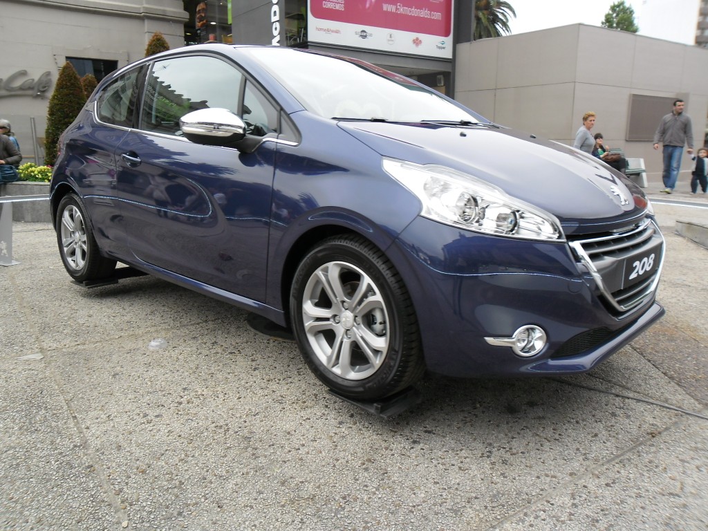 El Peugeot 208 se presenta en Uruguay el 16/10/2012 - Página 2 JSD4lax