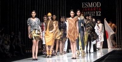 The Impression of Batik Danar Hadi dari Mahasiswa ESMOD ICOesmodOh6