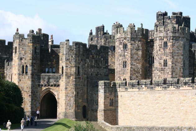 Dvorci koje verovatno nikada nećete posedovati - Page 3 Alnwick-Castle-2