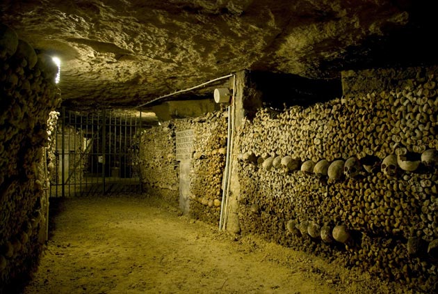 Najjezivija i najstrašnija mesta na Zemlji Pariske-katakombe-4
