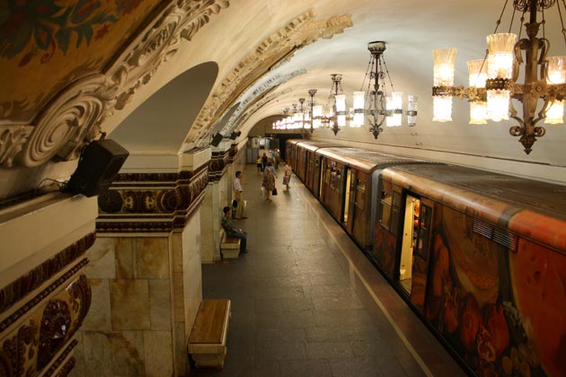 Najlepše putovanje kroz umetnost - metro u boji Moskovski-Metro-18