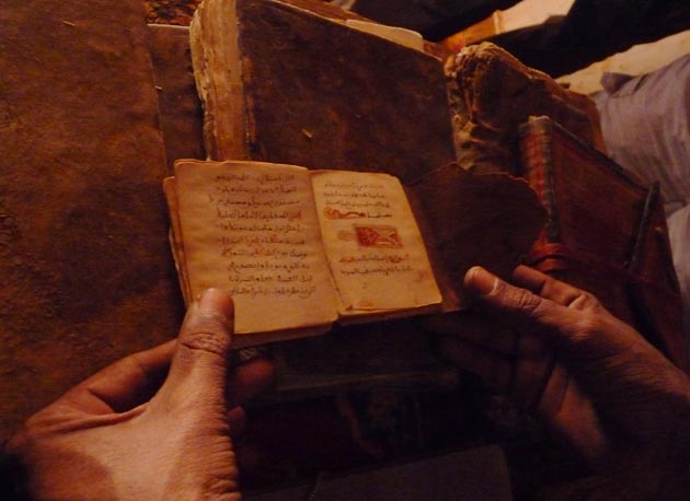 Netaknute srednjovjekovne biblioteke Šingetija, Mauritanija Biblioteke-singetija-10