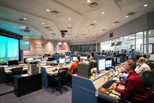 Atlas V (AFSPC-5, X37-B, Lightsail-A) - 20.05.2015 - Page 3 20150521_navidbaraty-missioncontrol-16_f537