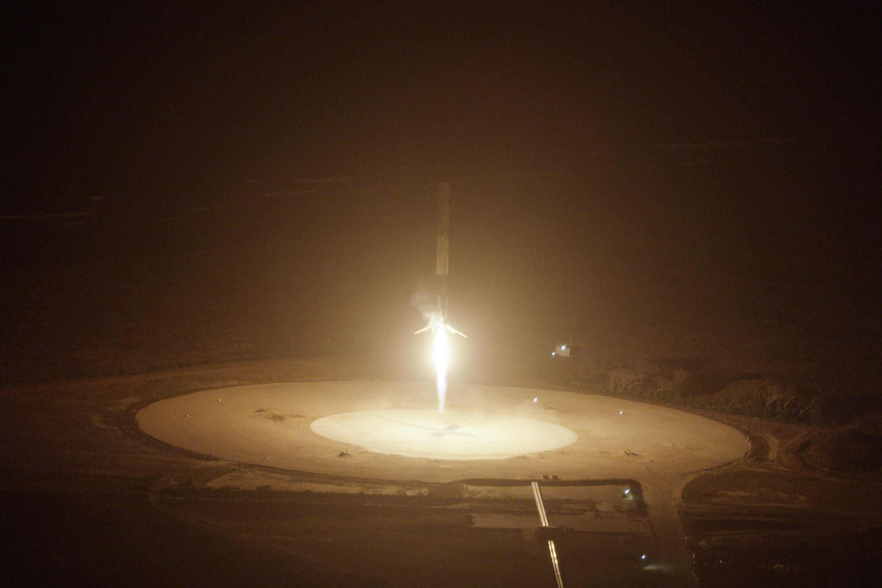 Falcon 9 (Orbcomm) - 22.12.2015 - Page 20 20151222_spacex-orbcomm-og2-landing