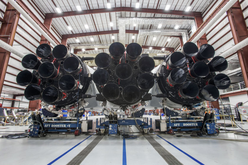 Astronautique : actualités /  news - Page 7 20171221_falcon-heavy-business-end_f840