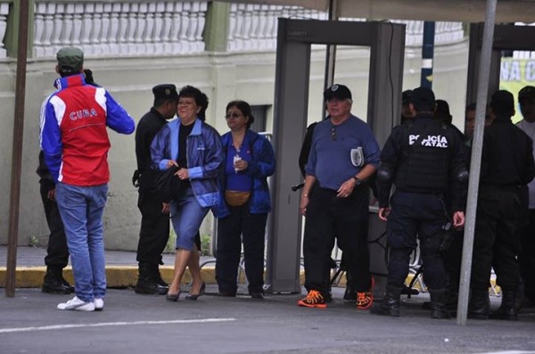 Instalan fuerte dispositivo de seguridad en centro de Xalapa por ceremonia del Grito Detectos-de-metales--600x397