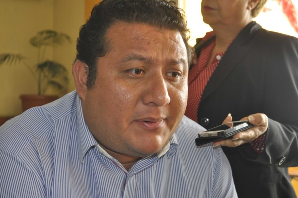 Acusan que dirigente PRD no paga a empleados y se queda con prerrogativas SERGIO-600x398